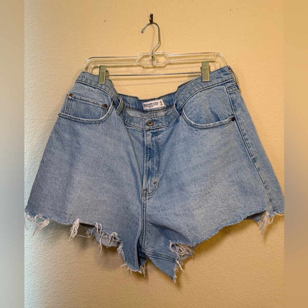 Abercrombie & Fitch 90s Relaxed Cutoff Short